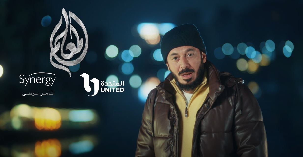 أنا معلم وعلى كتفي الزمان الزمان علم